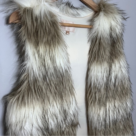 Skies Are Blue Cream Brown Faux Fur Open Vest High Low Size Small EUC - Picture 2 of 6